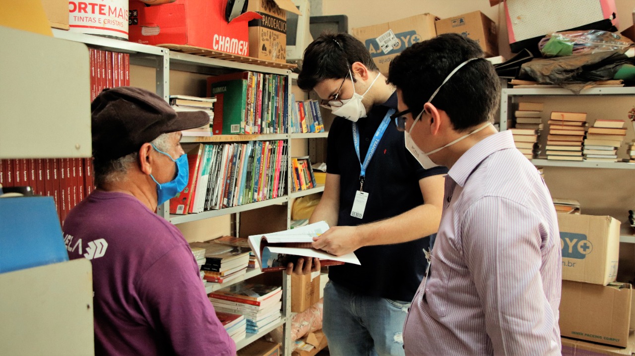 Ilustração da notícia Equipe do HB Onco visita Comunidade Vila Itália e doa de R$ 10 mil para projeto social de educação de adultos